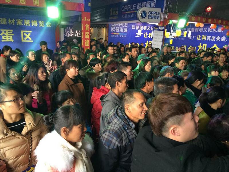 博覽會現場人山人海